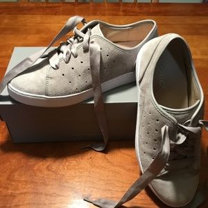Vionic Women’s Gray Suede Sneakers, 7.5B, Cushioned Comfort w/ Ribbon Laces, EUC